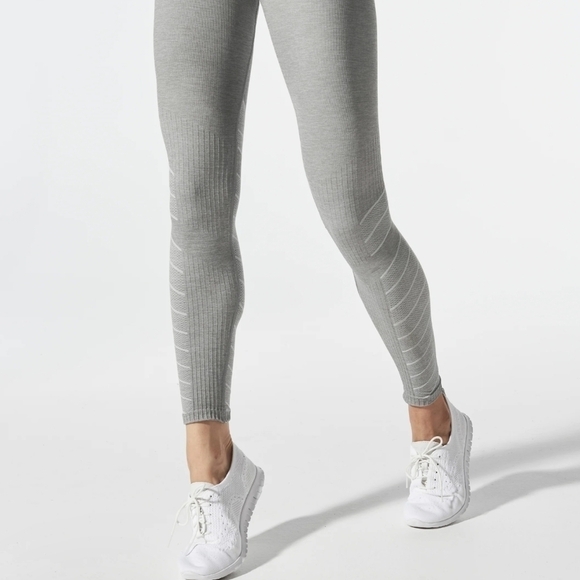 Blanqi Gray Maternity Leggings Size Medium - Picture 7 of 9